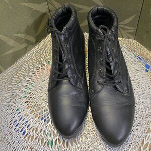 Naturalizer Leather Lace tie up Booties-sz 8M